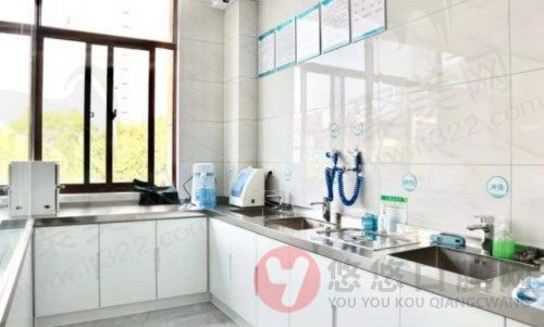 南京栖霞德臣口腔诊所清洁室